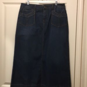 Beautiful women Blue Jean skirt, size 16
